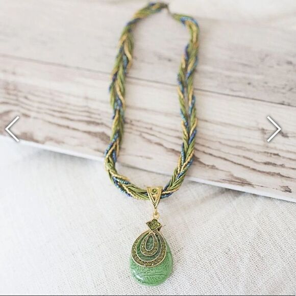 New without Tags Olivia & Ivy‎ Olive Teardrop Beaded Necklace - Picture 1 of 13